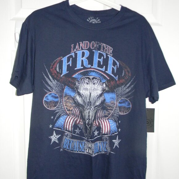Trust the Universe Patriotic Tee Sz M Land of the FREE/Brave Red White Blue NWT - Picture 1 of 4